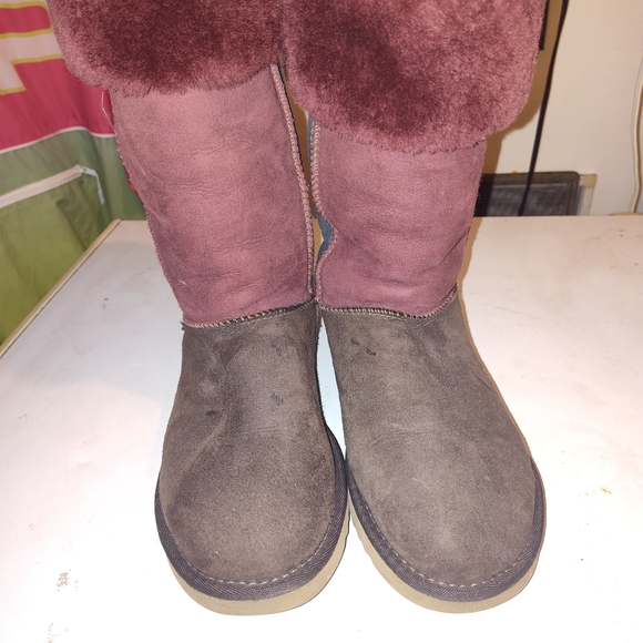 A. Byer Women's Winter Boots in Brown and Burgundy - Picture 1 of 6